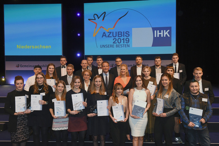 Gruppenfoto der Preisträger aus der IHK-Niedersachsen